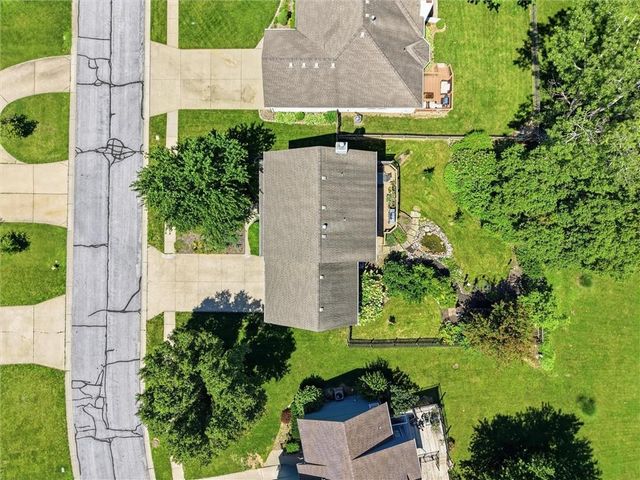 1204 Franklin Drive, Lee's Summit, MO 64064
