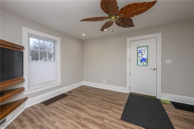 26 W Hiram Street, Barberton, OH 44203