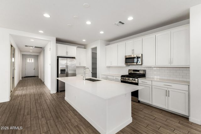 2209 E MEADOWVIEW Court, Gilbert, AZ 85298