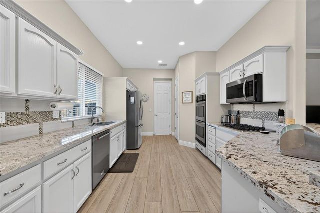 174 N Lind Avenue, Clovis, CA 93612