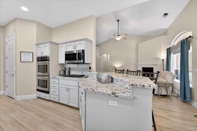 174 N Lind Avenue, Clovis, CA 93612