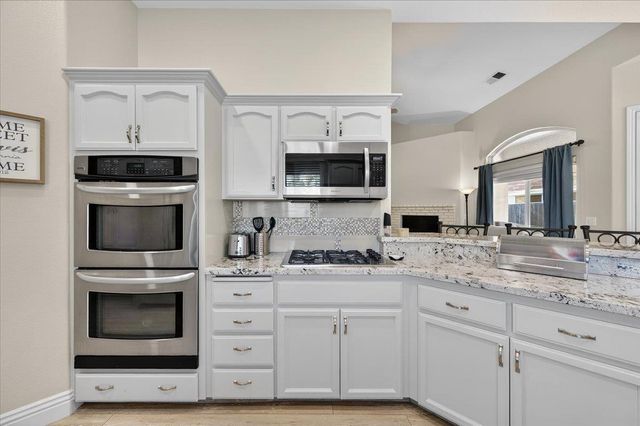 174 N Lind Avenue, Clovis, CA 93612