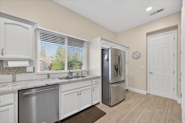 174 N Lind Avenue, Clovis, CA 93612