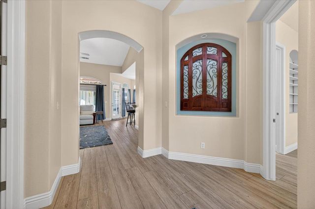 174 N Lind Avenue, Clovis, CA 93612