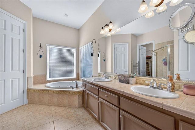 174 N Lind Avenue, Clovis, CA 93612