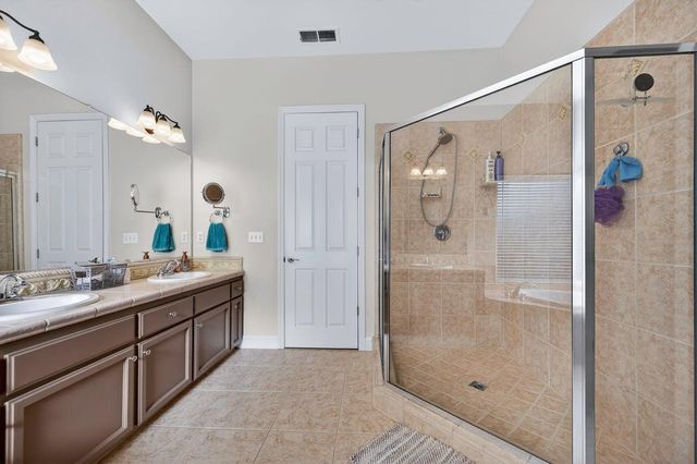 174 N Lind Avenue, Clovis, CA 93612