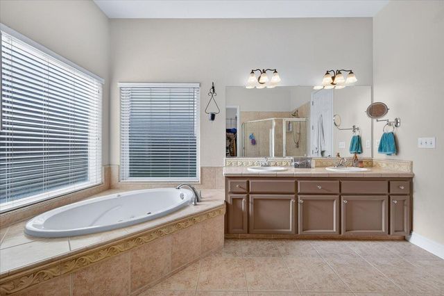 174 N Lind Avenue, Clovis, CA 93612