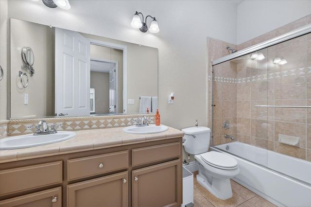 174 N Lind Avenue, Clovis, CA 93612