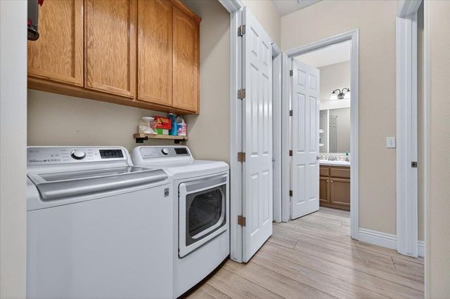 174 N Lind Avenue, Clovis, CA 93612