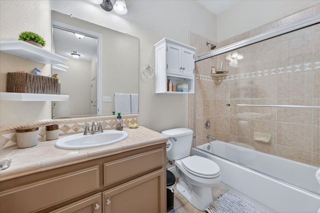 174 N Lind Avenue, Clovis, CA 93612