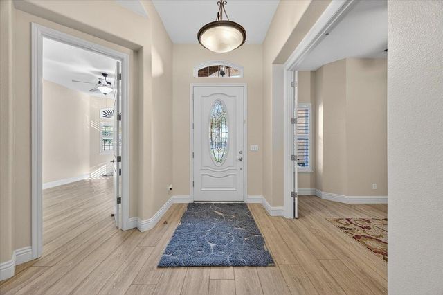 174 N Lind Avenue, Clovis, CA 93612