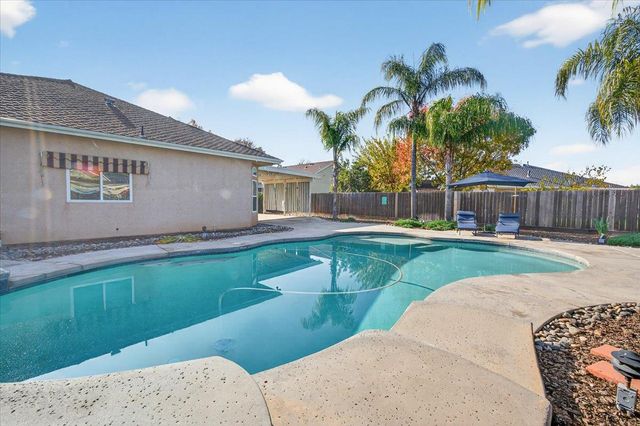 174 N Lind Avenue, Clovis, CA 93612