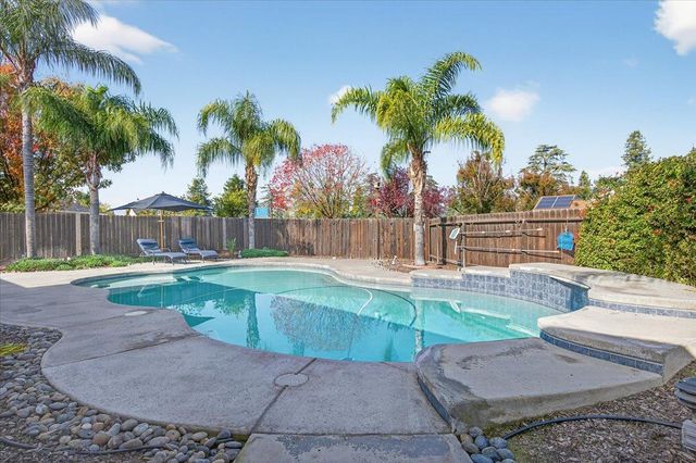 174 N Lind Avenue, Clovis, CA 93612