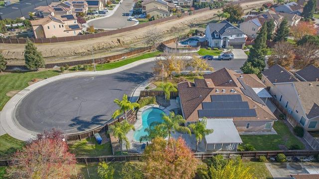 174 N Lind Avenue, Clovis, CA 93612