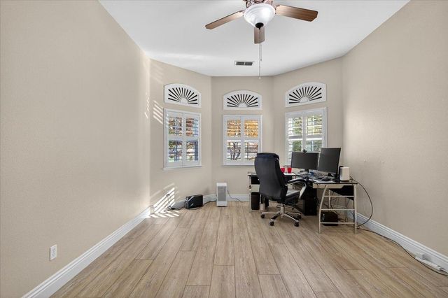 174 N Lind Avenue, Clovis, CA 93612