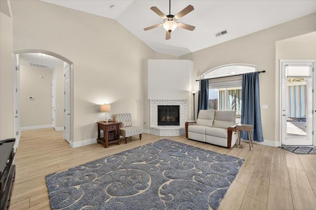 174 N Lind Avenue, Clovis, CA 93612