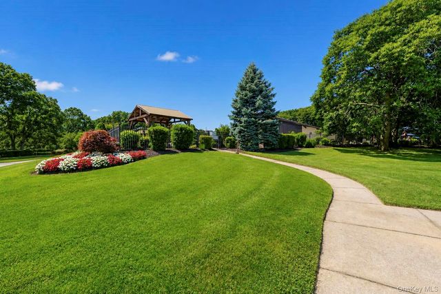 8 Sycamore Court 8, Selden, NY 11784