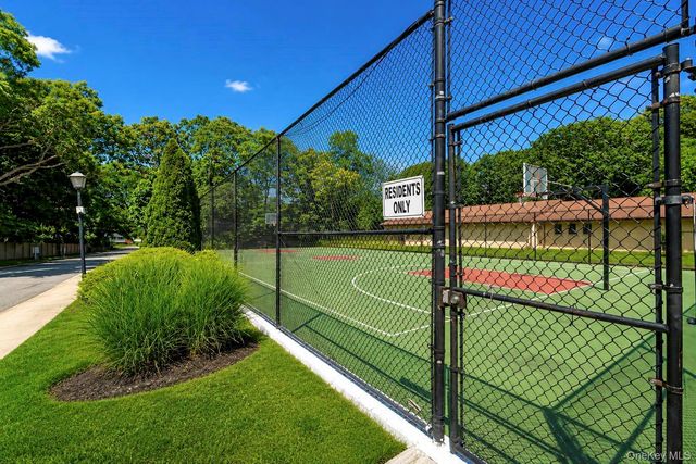 8 Sycamore Court 8, Selden, NY 11784