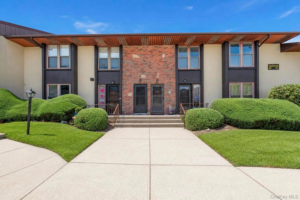 8 Sycamore Court 8, Selden, NY 11784