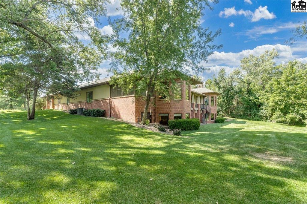 1 Prairie Dunes Dr