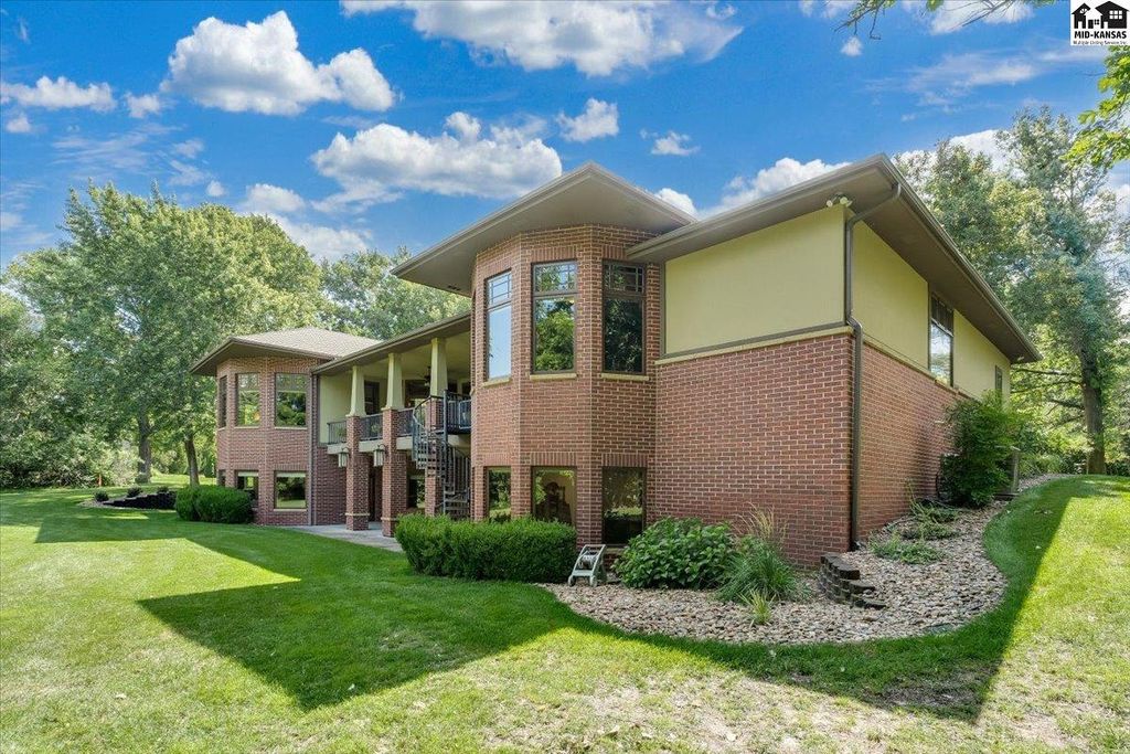 1 Prairie Dunes Dr