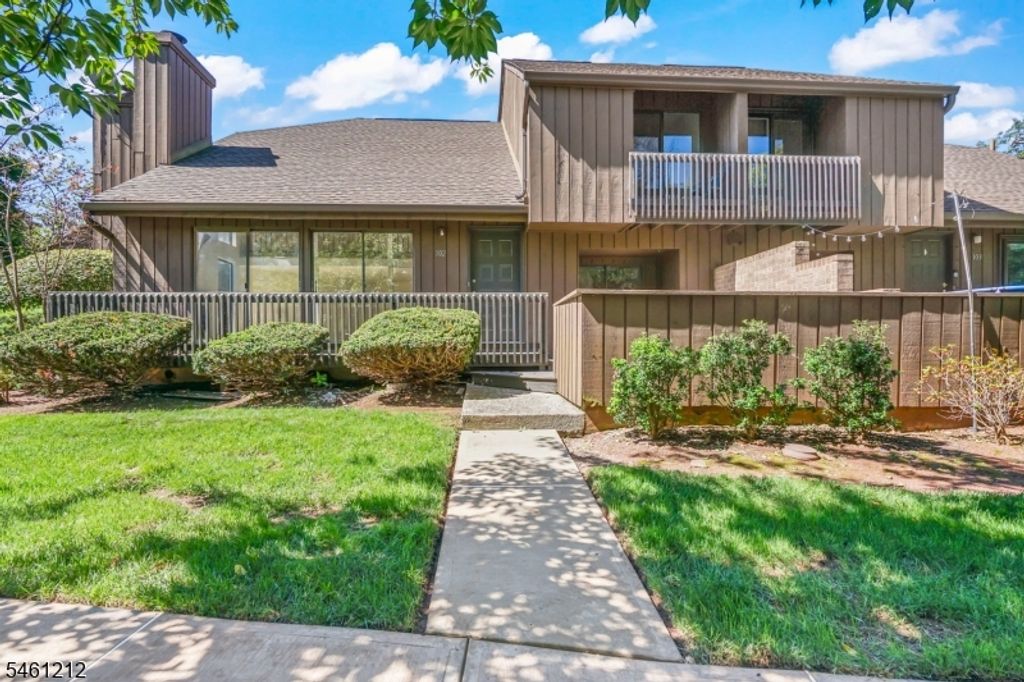 102 Kingsberry Dr, Franklin Twp., NJ 08873 — exterior