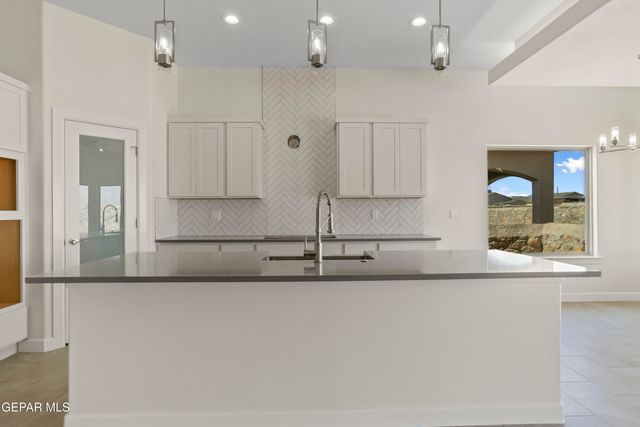 360 Playa Vista Street, Horizon City, TX 79928
