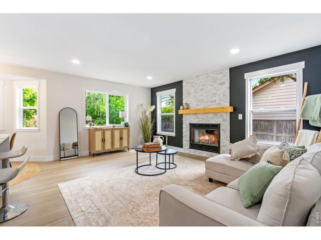 2212 Stonegate Dr, Fort Collins, CO 80525