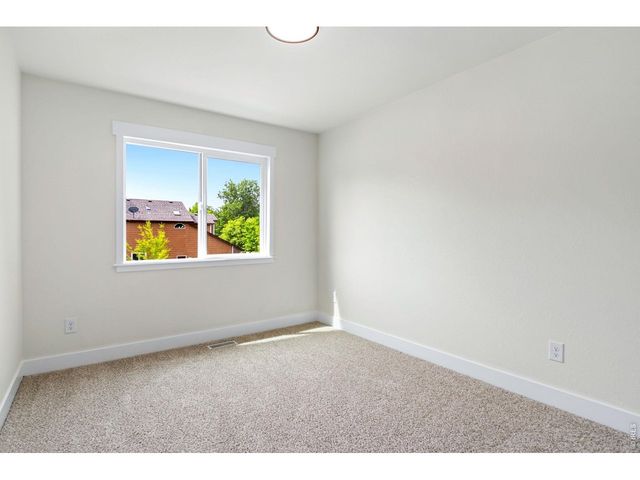 2212 Stonegate Dr, Fort Collins, CO 80525