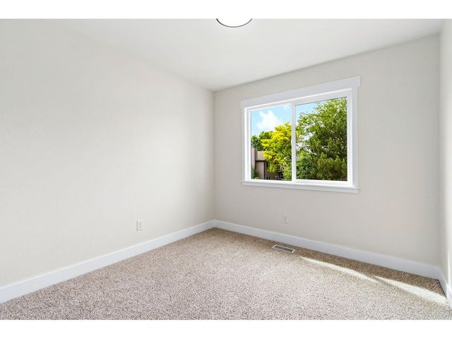 2212 Stonegate Dr, Fort Collins, CO 80525