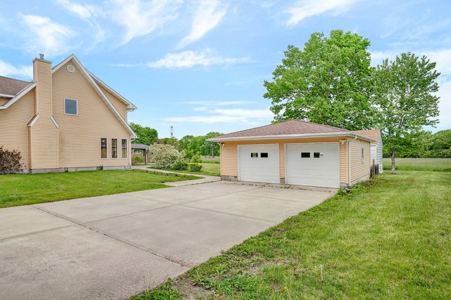 2730 Cemetery Road, Morris, IL 60450