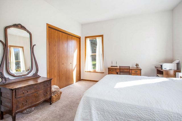 18 W Suttons Ridge, Newton Twp, MI 49014