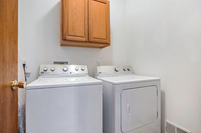18 W Suttons Ridge, Newton Twp, MI 49014