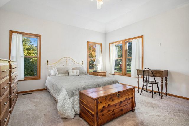 18 W Suttons Ridge, Newton Twp, MI 49014