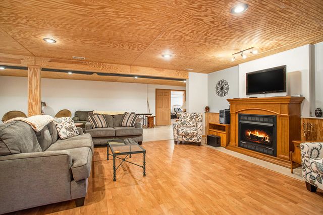 18 W Suttons Ridge, Newton Twp, MI 49014