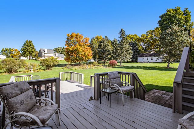 18 W Suttons Ridge, Newton Twp, MI 49014