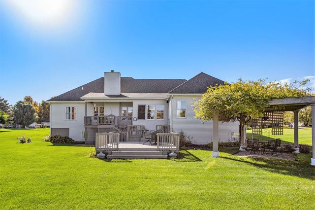 18 W Suttons Ridge, Newton Twp, MI 49014