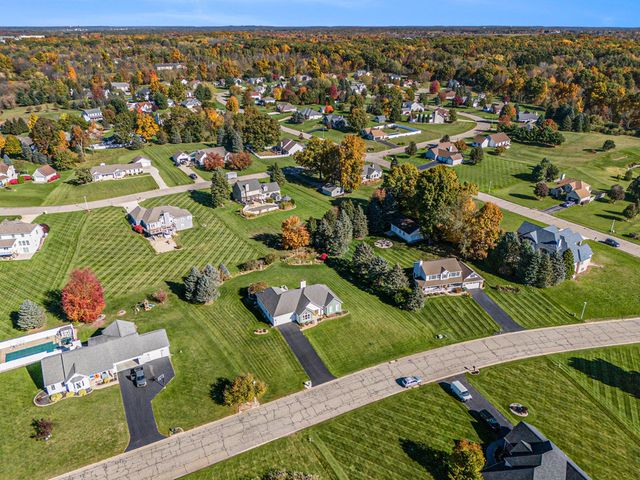 18 W Suttons Ridge, Newton Twp, MI 49014