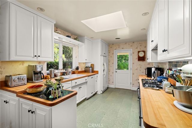 2449 Euclid Crescent E, Upland, CA 91784