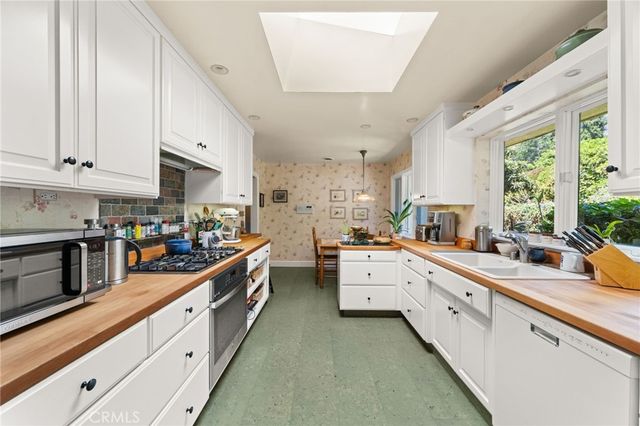 2449 Euclid Crescent E, Upland, CA 91784