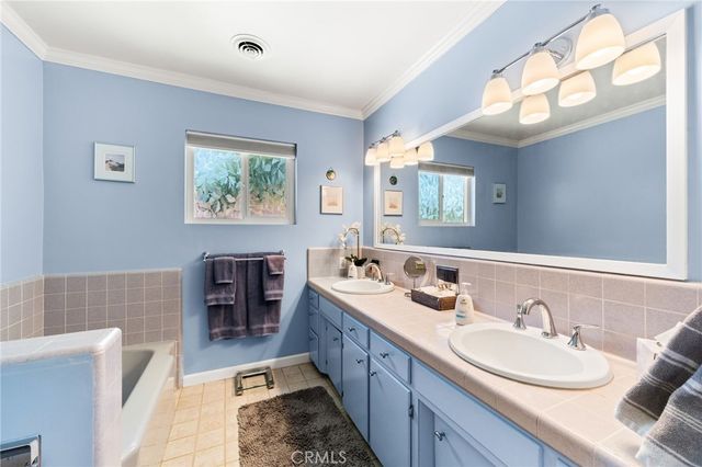 2449 Euclid Crescent E, Upland, CA 91784