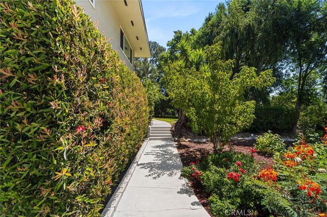 2449 Euclid Crescent E, Upland, CA 91784