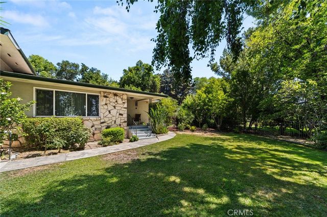 2449 Euclid Crescent E, Upland, CA 91784
