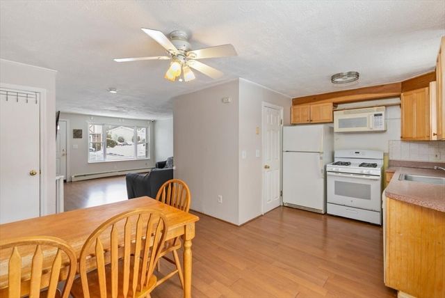 945 Riverside Dr 3B, Methuen, MA 01844