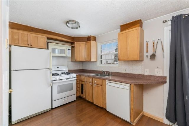 945 Riverside Dr 3B, Methuen, MA 01844