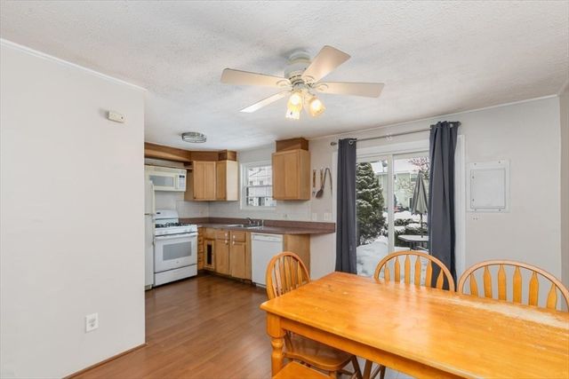 945 Riverside Dr 3B, Methuen, MA 01844