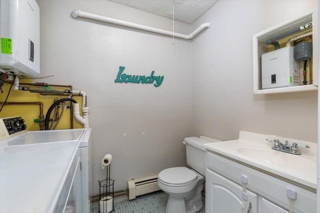 945 Riverside Dr 3B, Methuen, MA 01844