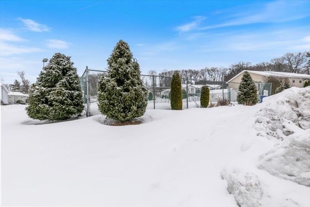 945 Riverside Dr 3B, Methuen, MA 01844