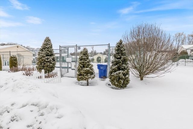 945 Riverside Dr 3B, Methuen, MA 01844