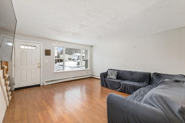 945 Riverside Dr 3B, Methuen, MA 01844